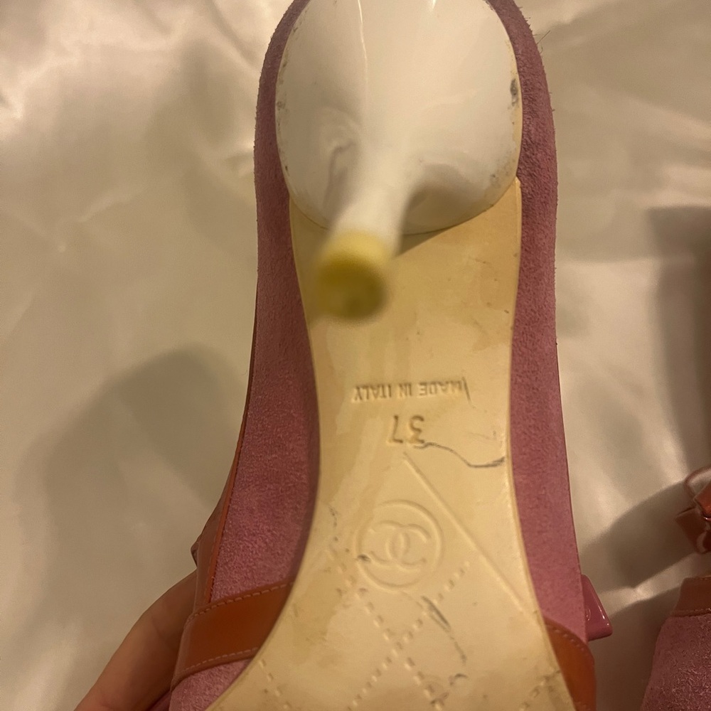 CHANEL Pink and Brown Heels with Bow Accent - Picture 5 of 7